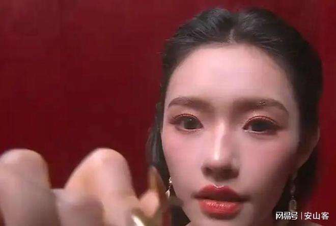 坏杨幂不敢露脸只有赵今麦扛住了！麻将胡了试玩芭莎之夜被镜头签吓