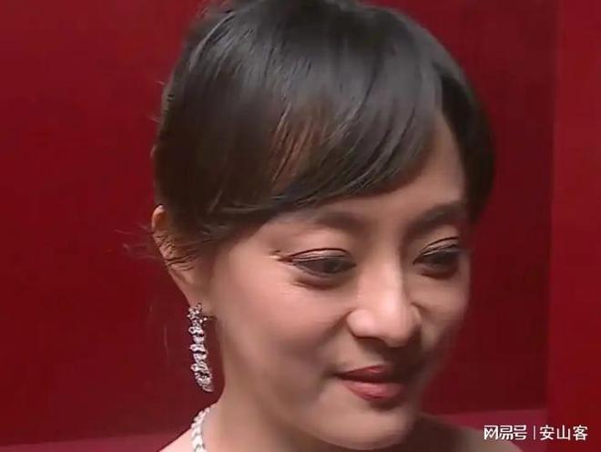 坏杨幂不敢露脸只有赵今麦扛住了！麻将胡了试玩芭莎之夜被镜头签吓(图6)