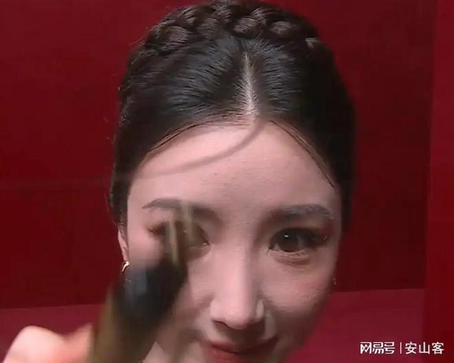 坏杨幂不敢露脸只有赵今麦扛住了！麻将胡了试玩芭莎之夜被镜头签吓(图5)