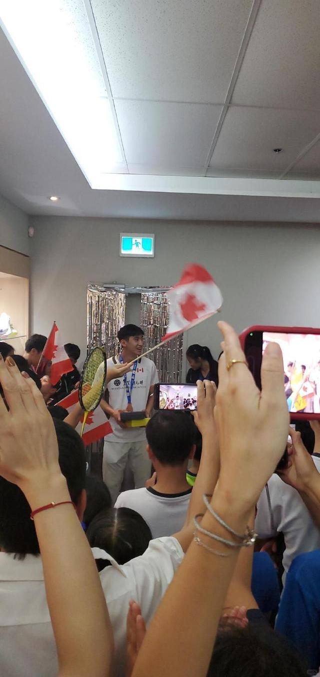 俊回国受隆重欢迎 网友：系老广无疑了！麻将胡了模拟器切乳猪！世锦赛季军赖浩