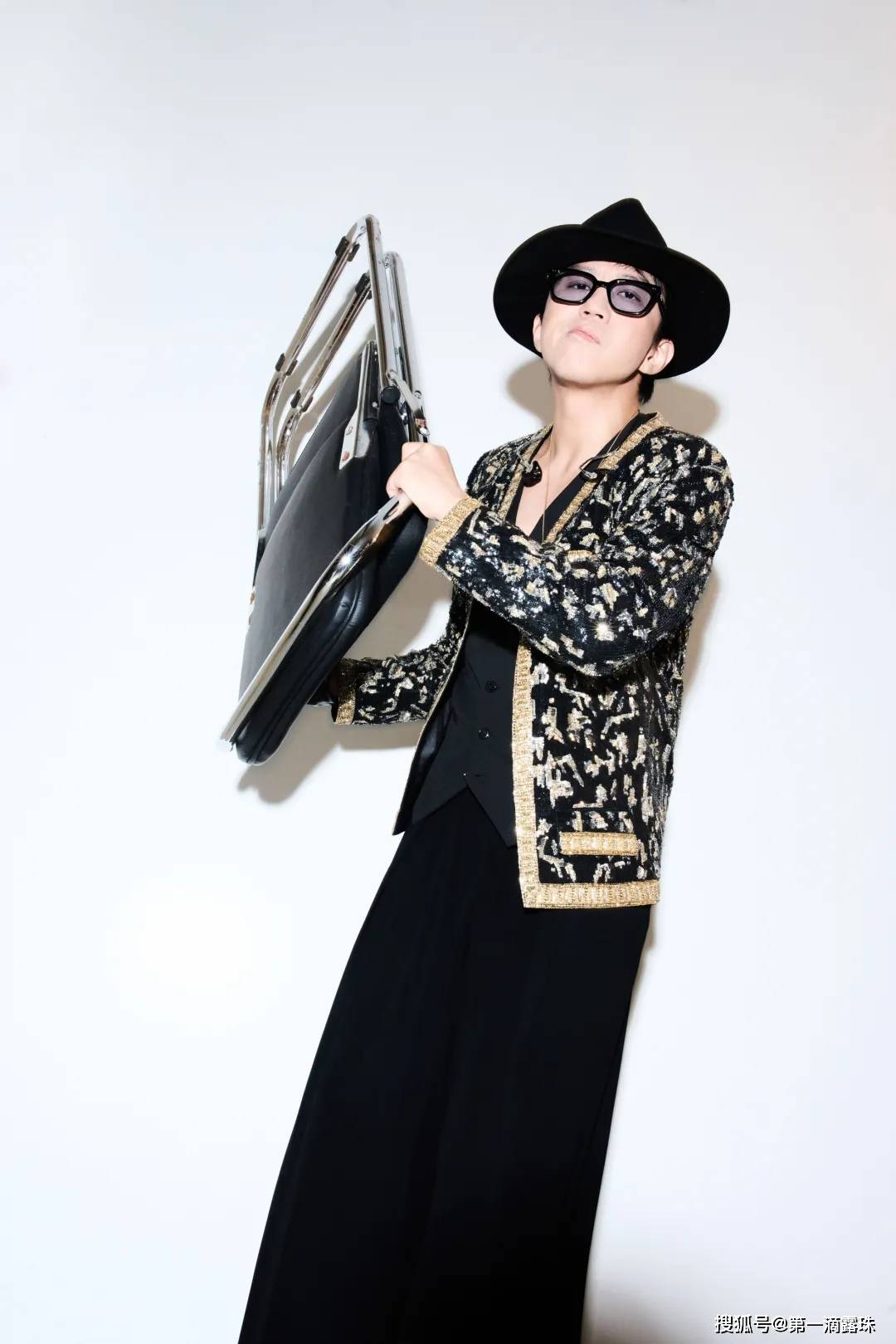 超真唱秒杀内娱！黄景瑜脱衣帅翻王心凌串烧情怀杀PG电子麻将胡了2试玩湖南卫视晚会名场面：邓(图4)