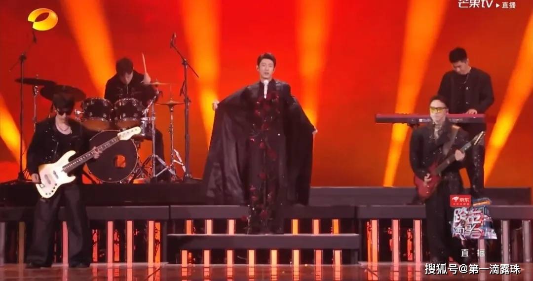 超真唱秒杀内娱！黄景瑜脱衣帅翻王心凌串烧情怀杀PG电子麻将胡了2试玩湖南卫视晚会名场面：邓(图7)