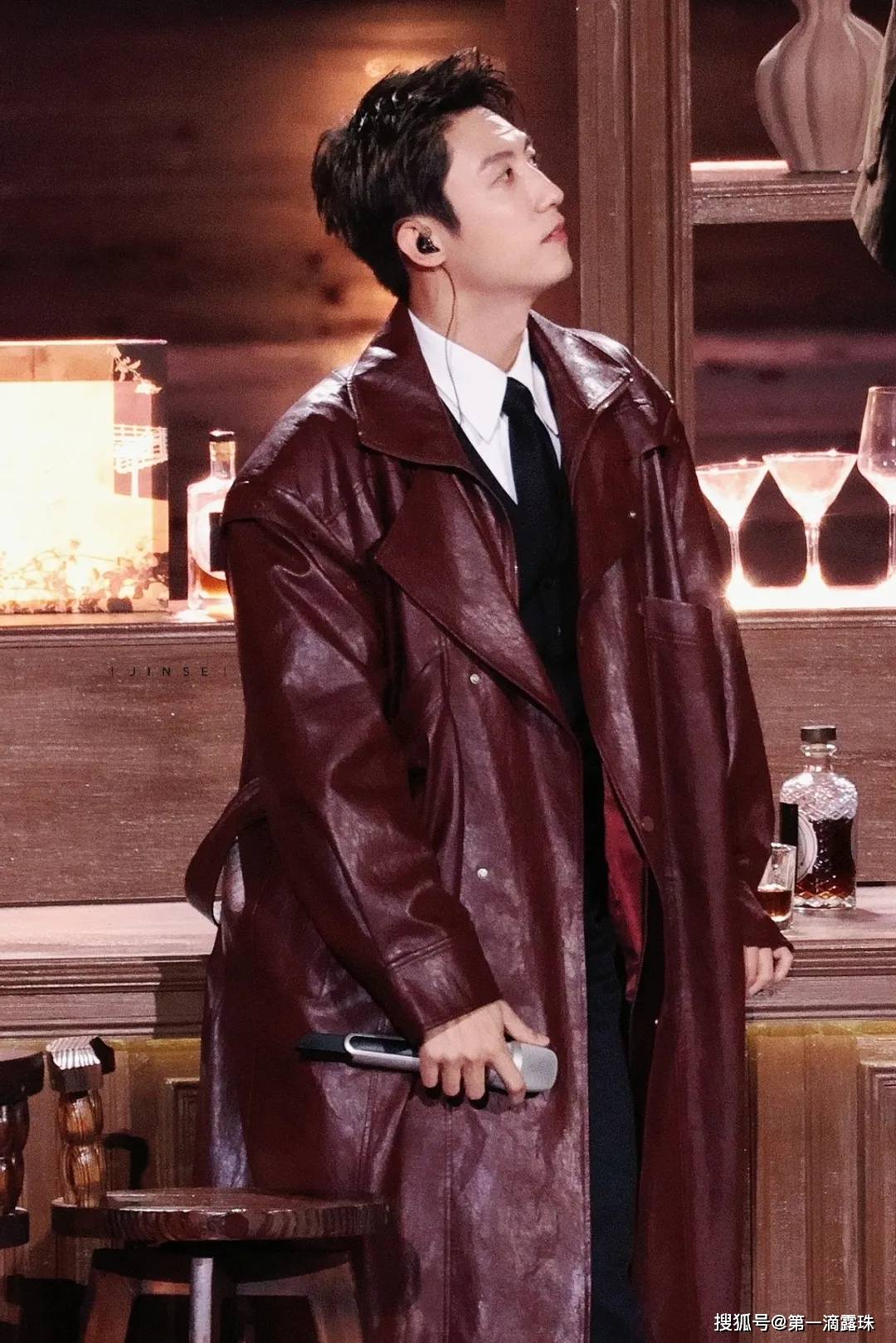 超真唱秒杀内娱！黄景瑜脱衣帅翻王心凌串烧情怀杀PG电子麻将胡了2试玩湖南卫视晚会名场面：邓(图11)