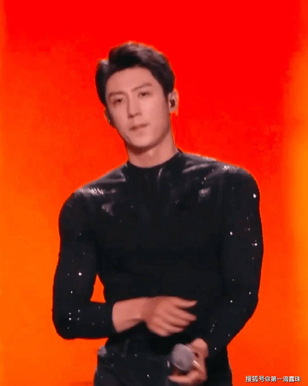 超真唱秒杀内娱！黄景瑜脱衣帅翻王心凌串烧情怀杀PG电子麻将胡了2试玩湖南卫视晚会名场面：邓(图12)