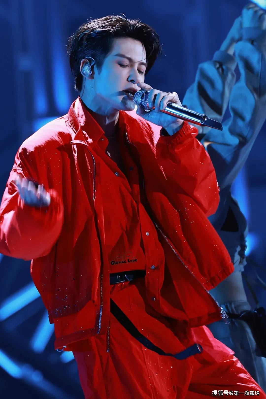 超真唱秒杀内娱！黄景瑜脱衣帅翻王心凌串烧情怀杀PG电子麻将胡了2试玩湖南卫视晚会名场面：邓(图13)